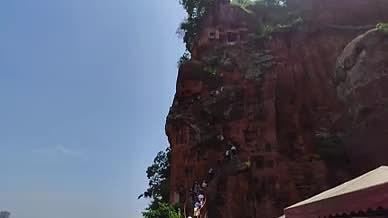 四川旅行游玩乐山拍摄爬山观赏视频的预览图